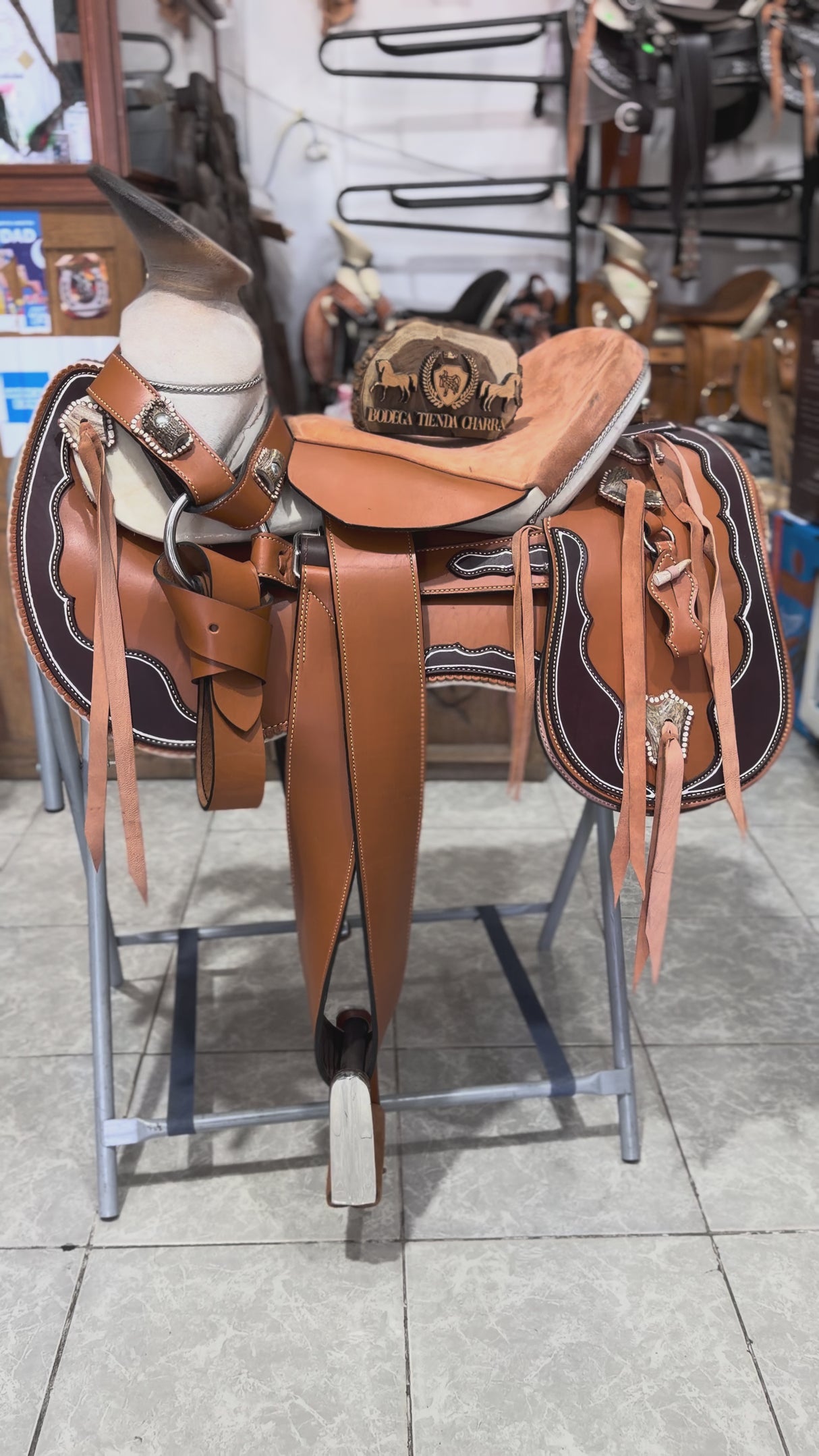 Montura Charra Cuero Americano con herraje venado