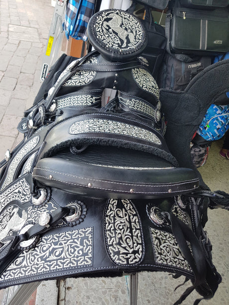 Silla charra bordada "Relincho" negra (con herraje) - Tiendacharra.com - Bodega Tienda Charra