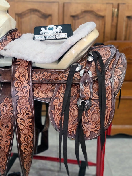 Silla charra cincelado diseño girasoles, acero inoxidable - Tiendacharra.com - Bodega Tienda Charra