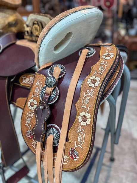 Silla charra cuero látigo cincelada, herraje pavonado OUTLET - Tiendacharra.com - Bodega Tienda Charra