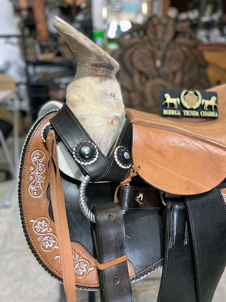 Silla charra en cuero látigo, cola de pato c.canela F16 OUTLET - Tiendacharra.com - Bodega Tienda Charra