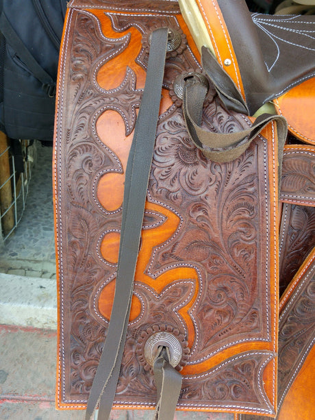 Silla cincelada con herraje oxidado - Tiendacharra.com - Bodega Tienda Charra
