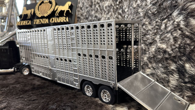 Kenworth trailer with cattle cage 1/32